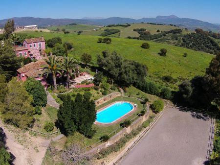 House with stabels in Jimena