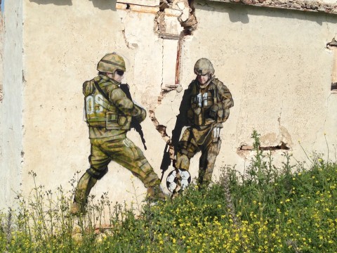 Banksy Soldiers in finca