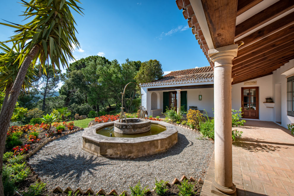 country villa for sale in casares